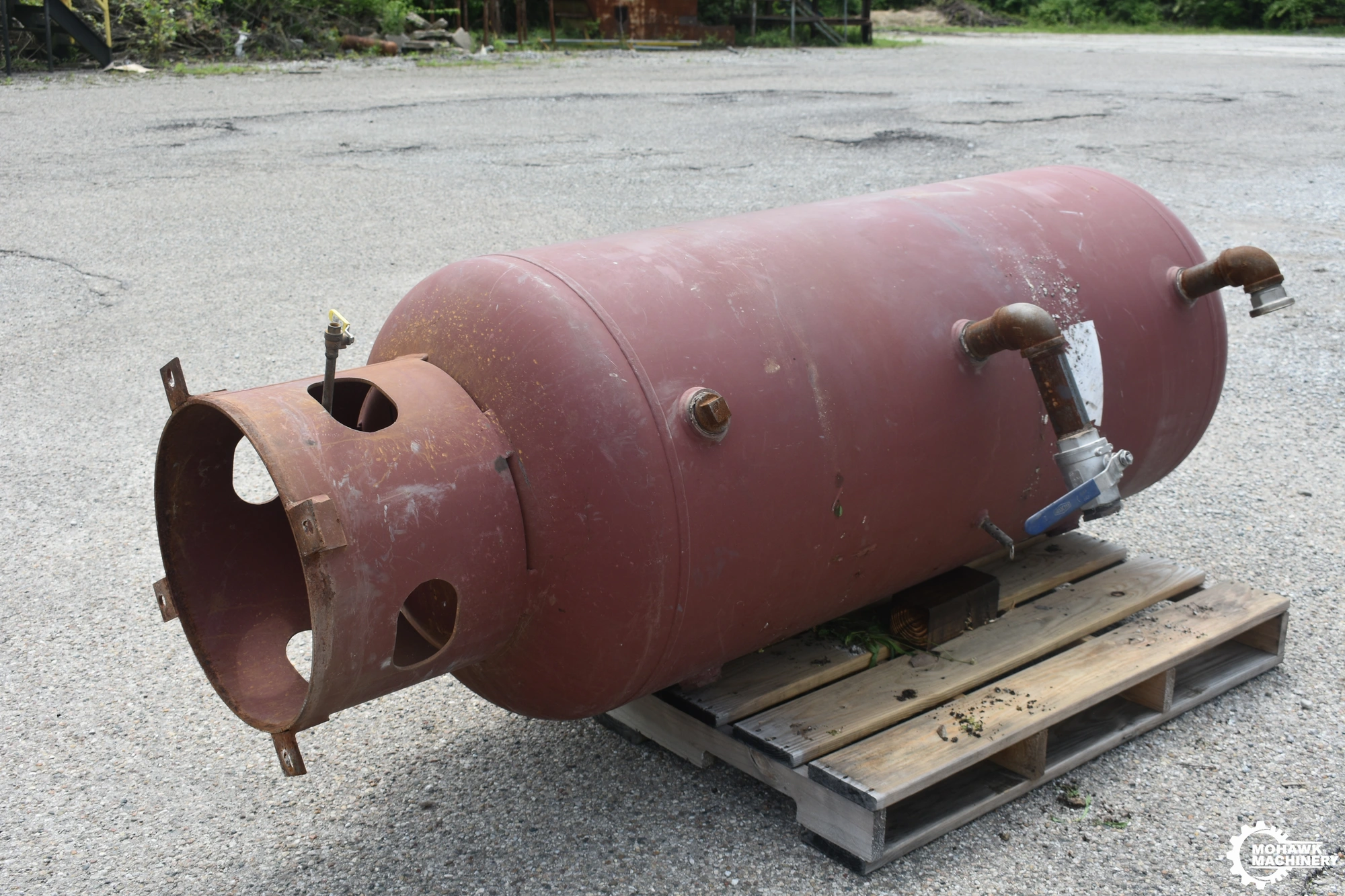 200 GALLON SILVAN INDUSTRIES CERTIFIED HEAVY-DUTY HIGH-PRESSURE TANK w/BOARD CERTIFICATION NUMBER - SAFETY VALVE - LEVER TYPE VALVE