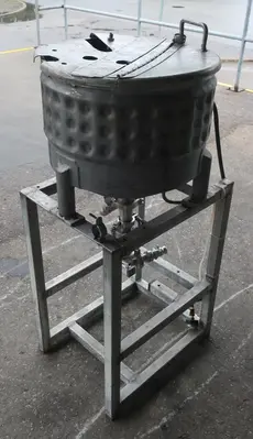 SPC9068  Tank 14 gallon vertical tank, Stainless Steel, 90 PSI @330 degrees F jacket, conical