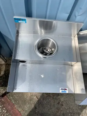 Used Supreme Metal Used 18" Stainless Steel Under Bar Blender Station with Drain - SS104 Underbar Equipment Illinois US | Falcon Restaurant Supply #1376016