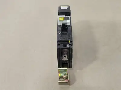 USED SQUARE D FH16015B