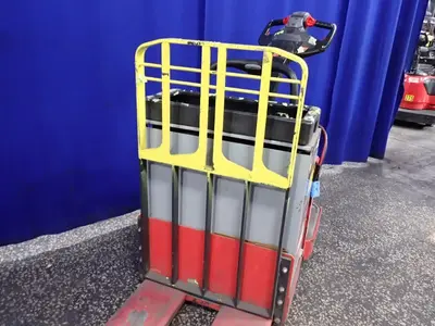 USED THE RAYMOND CORPORATION 8410