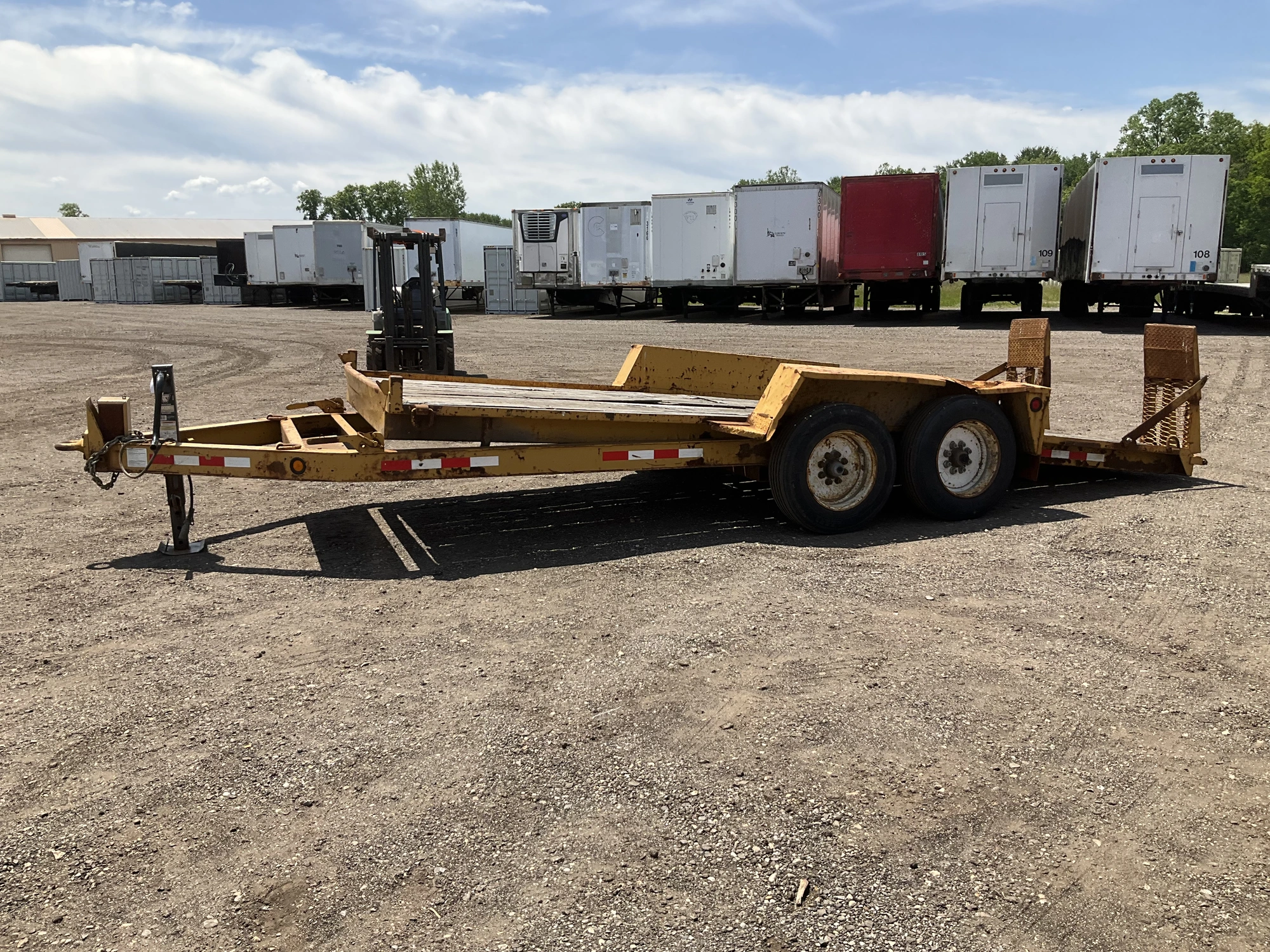 2002 Towmaster 18’ Tandem Axle Tilt Trailer