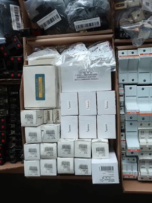 Used _UNKNOWN_ _UNKNOWN_ Fuses Ohio US | Aucto #1396718