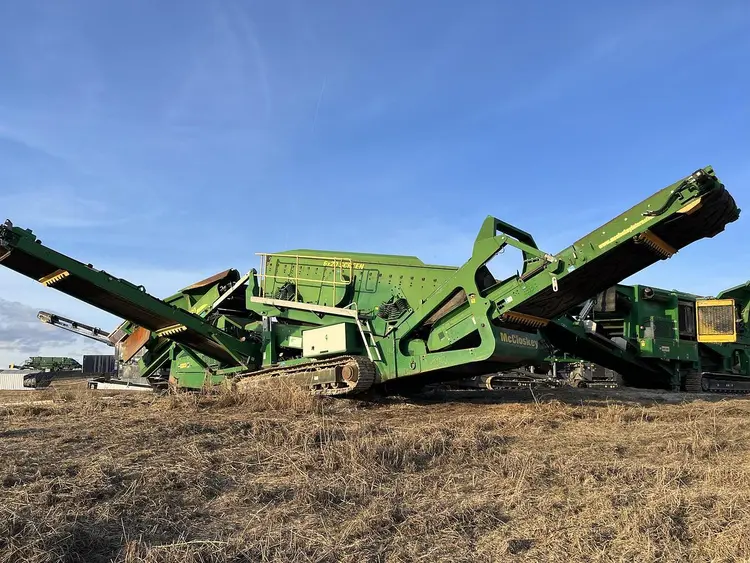Used MCCLOSKEY R230 DUAL POWER Rectangular Screeners Indiana US | Franklin Rock & Recycle LLC #1520137