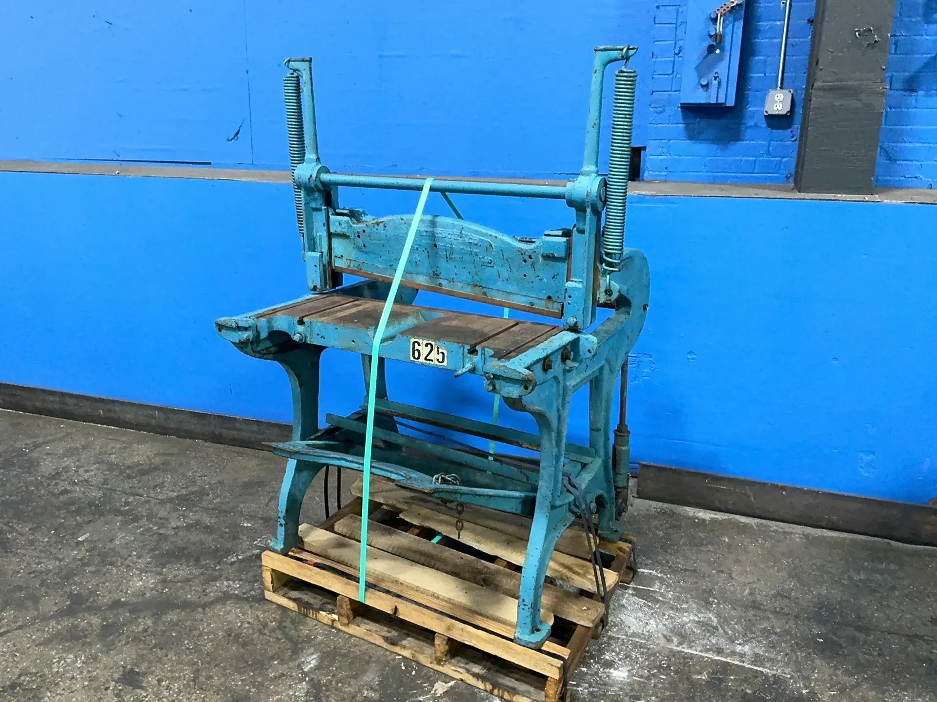 Used BERTSCH & CO. _UNKNOWN_ Foot Power Shears Ohio US | HGR 24 #1414069