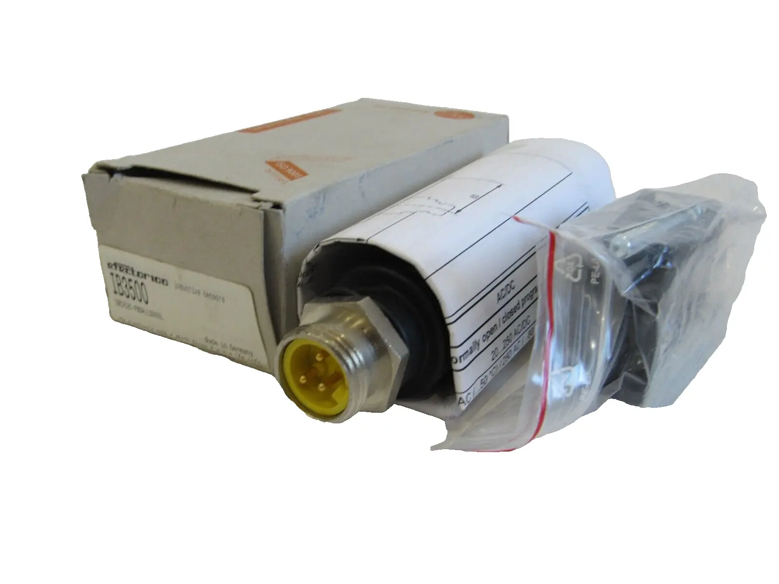 NEW IFM EFECTOR IBE2020-FBOA/LS300L INDUCTIVE SENSOR IB3500