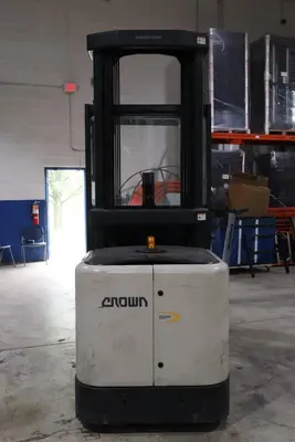CROWN SP3420-30 STAND-UP ELECTRIC ORDER PICKER LIFT TRUCK | Levy Recovery Group (5)