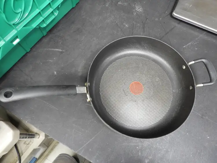 Used Isaac Peoria Used T-Fal Essentials Giant Family Frypan 12"x3" C IP Pans Illinois US | Falcon Restaurant Supply #1376599