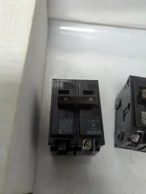 Used SIEMENS Q240 Miscellaneous Equipment (Electrical & Power) | Surplus Asset Holdings #1199950