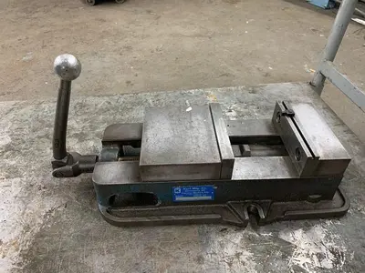 4151-700 Kurt 6″ Vise / Milling / CNC / Original Anglock D-Series Model # D675 with Handle