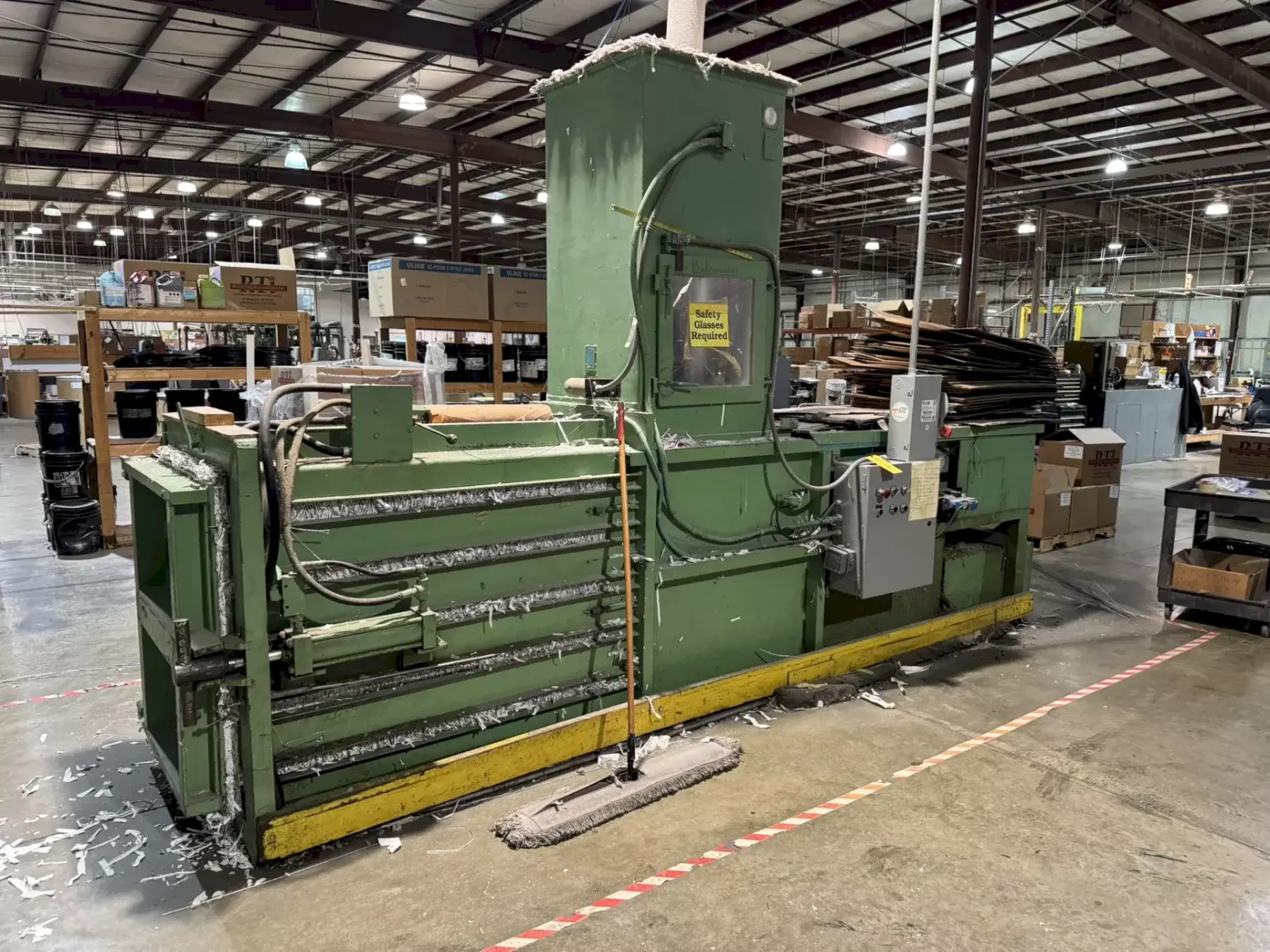 30" X 42" BALEMASTER MODEL #360A CLOSED DOOR HORIZONTAL HYDRAULIC BALER: YOBRO #25088