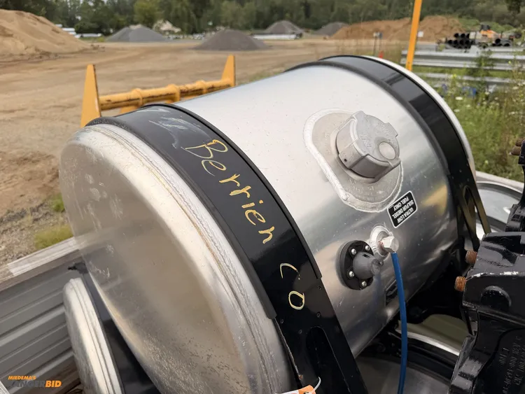 Used DTNA 60 GALLON FUEL TANK WITH STRAPS.  CAME OF WESTERN STAR Miscellaneous Trucks/Trailers Michigan US | Miedema Asset Management Group #1357541