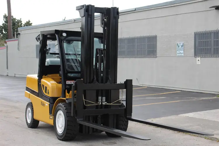 Used 2017 YALE GLP120VX Internal Combustion Forklifts: Pneumatic Tire Florida US | Truck and Van Outlet #1509244