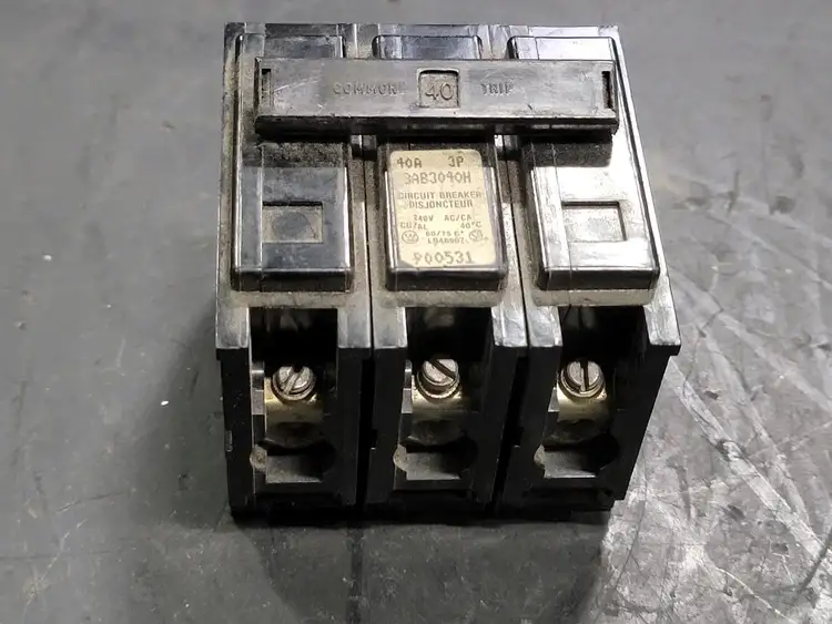 Used WESTINGHOUSE BAB3040H Switchgears British Columbia CA | Lenmark #241478