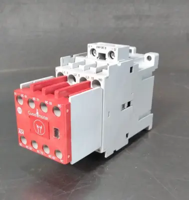 Allen Bradley 100S-C09EJ14C Safety Relay loc4D47