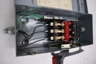 Square D H321N Heavy Duty Safety Switch 30A 3 Pole Fusible UNIT STOCK 4911-A