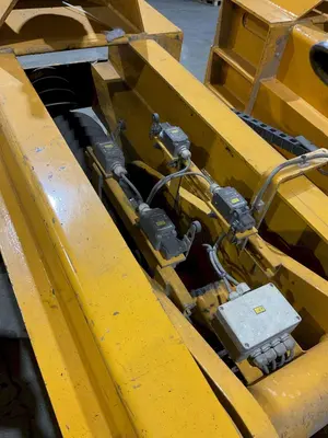 (4) 20 TON (160,000 LBS TOTAL) RAILWAY / NEUERO HEAVY DUTY MOBILE VERTICAL LIFT JACKS: YOBRO #23870