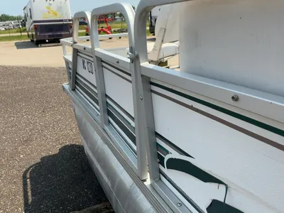1998 Manitou Unknown 20' Pontoon Boat