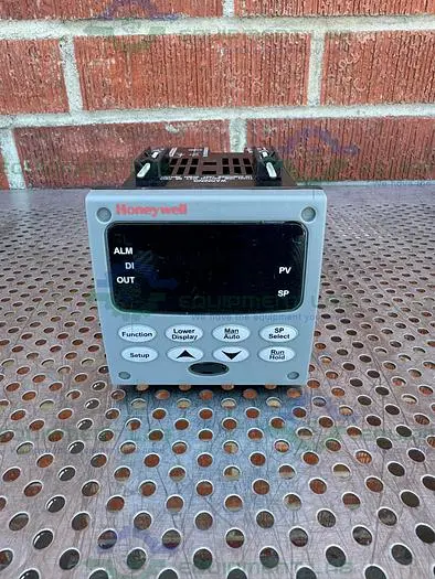 Used HONEYWELL DC3200-CB-300R-200-10000-E0-0 CONTROLLER 90-250 VAC Temperature Controls | Equipment Lab #486526