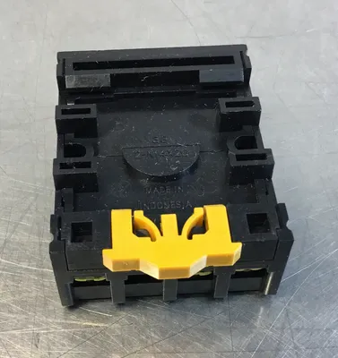 Omron PF083A-E Relay Socket 8Pin 10A 250V 4C