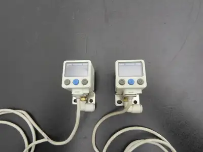 SMC ISE40A-W1-Y Digital Pressure Switch 12-24vdc 0-145psi Lot of 2