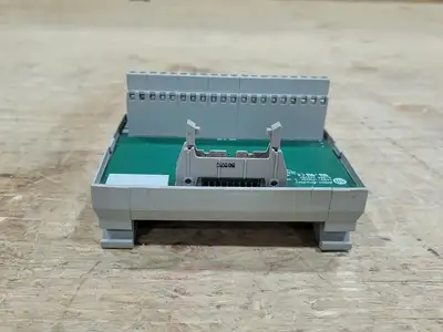USED ALLEN-BRADLEY 1492-IFM20F-2