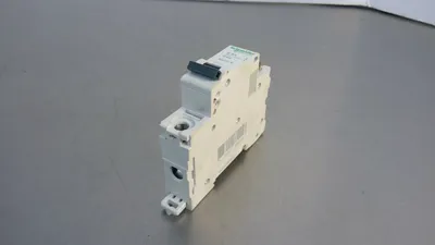 Schneider Electric Multi 9 C10A B8A Breaker loc.4D8