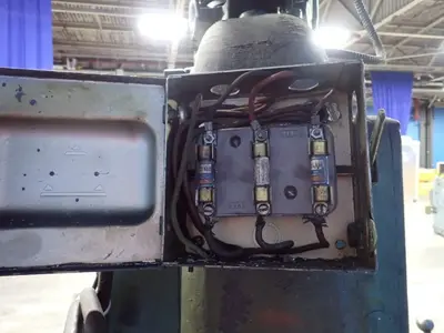 Cleveland  32" X 8" Vertical Mill