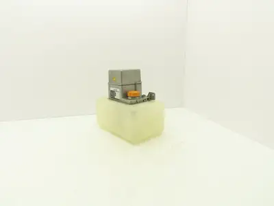 Showa LCB 4 Lubrication Oil Pump Machine Oiler 6L Tank 0.1 L/Min 200V