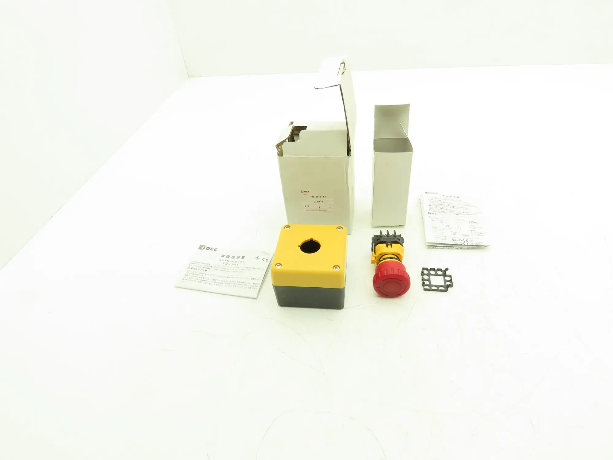 Idec FB1W-111Y XW1E-TV412Q4MR Single Hole Pushbutton Box with Emergency Stop