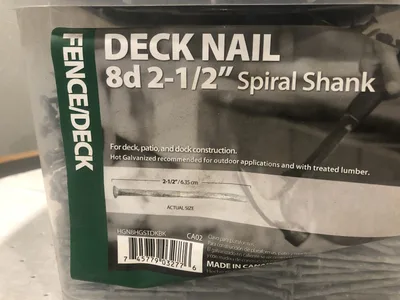 Huttig Grip 8D Fence deck nails 2 1/2″ spiral shenk 50 lb HGN8HGSTDKBK