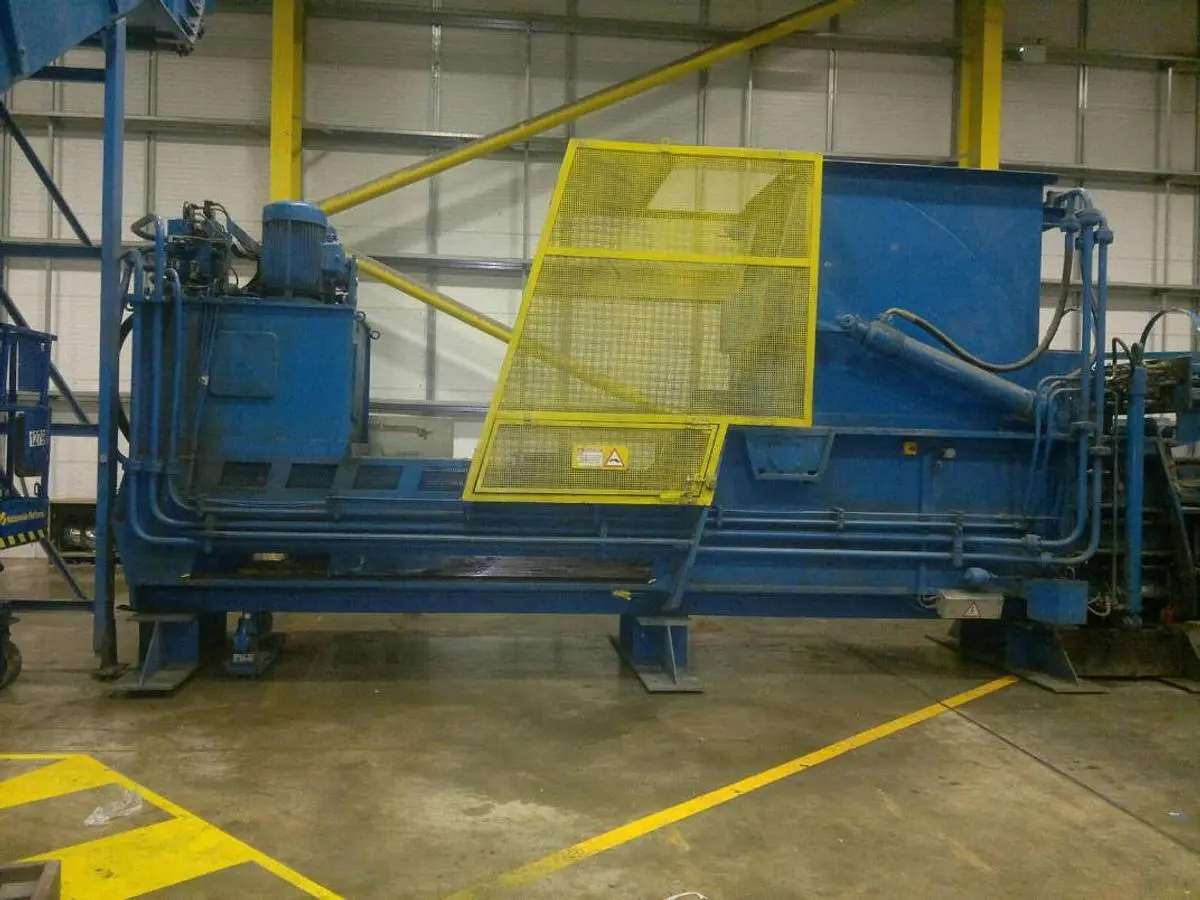 USED BOLLEGRAFF PRESS BALER