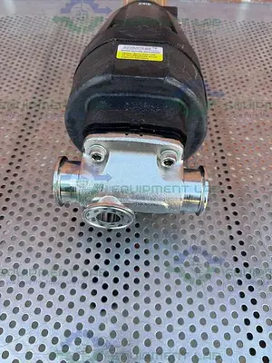 USED ITT PURE-FLO DIAPHRAGM VALVES 90PSI  3 WAY VALVE W/ 1" TO 1/2" SANITARY FITTING