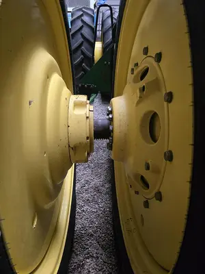 USED 2013 JOHN DEERE 8235R