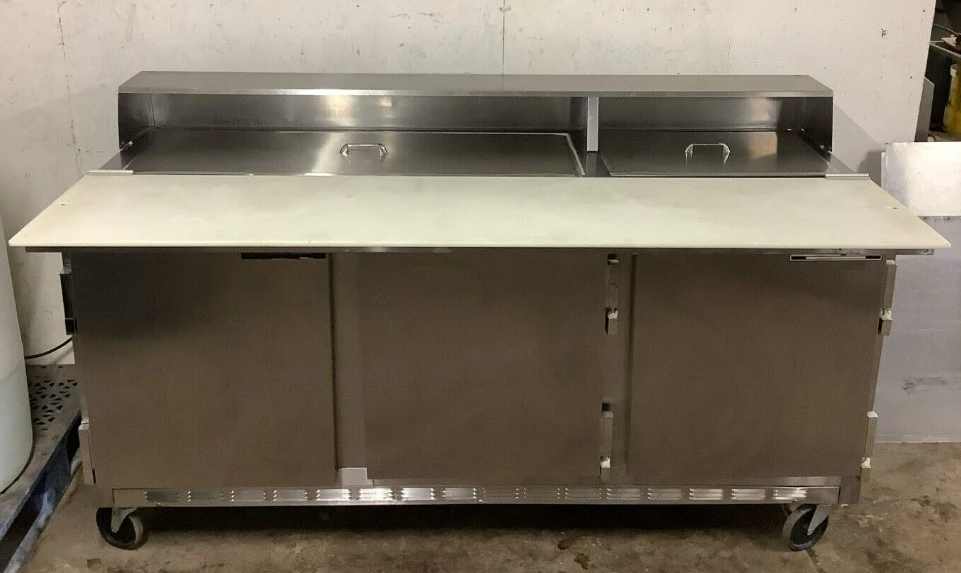 152-0220 Beverage-Air SP72-18C Sandwich/Salad Prep Table
