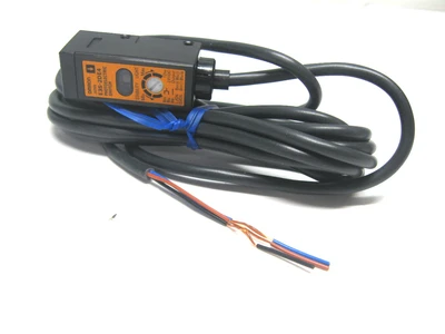 Omron E3S-2DE4 PhotoElectric Switch 12-24 Vdc New