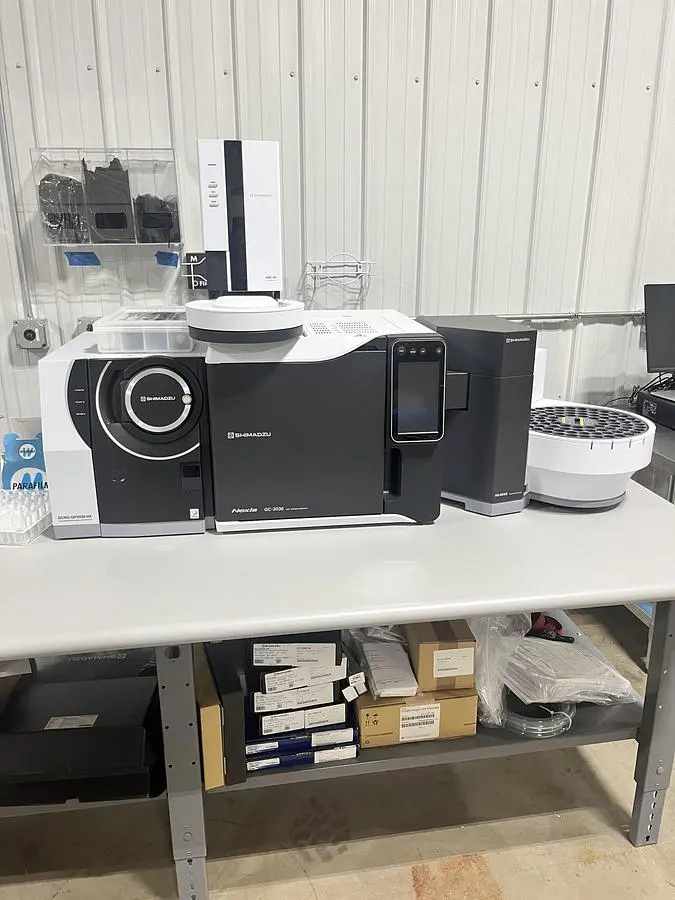 Shimadzu GCMS with AOC-30i Headspace Sampler, Pump, Computer, and Testing Supplies
