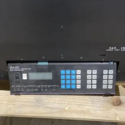 USED SAUNDERS & ASSOCIATES TEST CHAMBER MODEL 4220 FOR PARAMETRIC TESTING