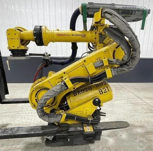Used 2014 FANUC FANUC R2000IB/210F Robots Michigan US | RAB Industries, Inc. #184180