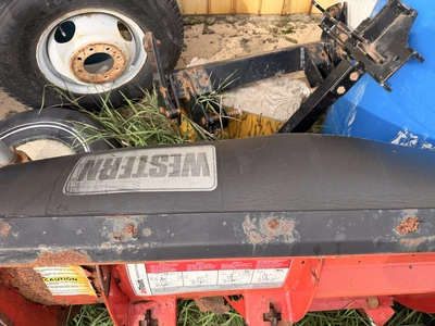 Used WESTERN UNIMOUNT 8'6" V-PLOW WITH MOUNTING BRACKETS Plow Blades Michigan US | Miedema Asset Management Group #1424733