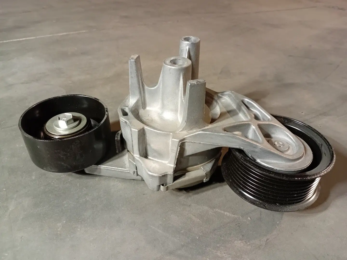 NEW FORD 3C2Z-6B209-AA