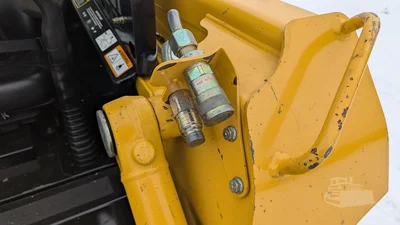 USED 2004 DEERE 240 II