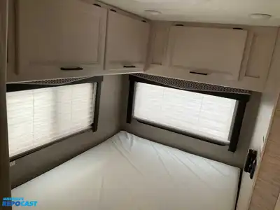 USED 2022 FORD /THOR MOTOR COACH E-350 SUPER DUTY FOUR WINDS 22E