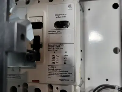 Used EATON SVX004A1-5A4N1 Switchgears British Columbia CA | Lenmark #240107