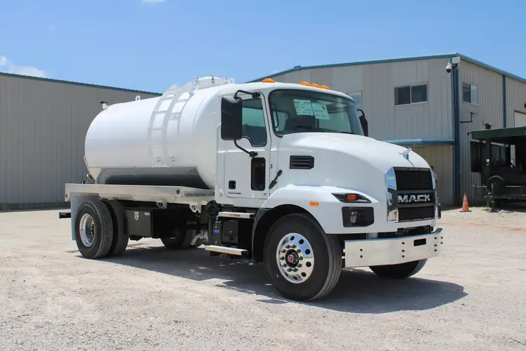 New | in-Stock 2027 MACK MD7 Septic/Sewer/Vacuum Trucks Texas US | Roll Off Truck World #1491897
