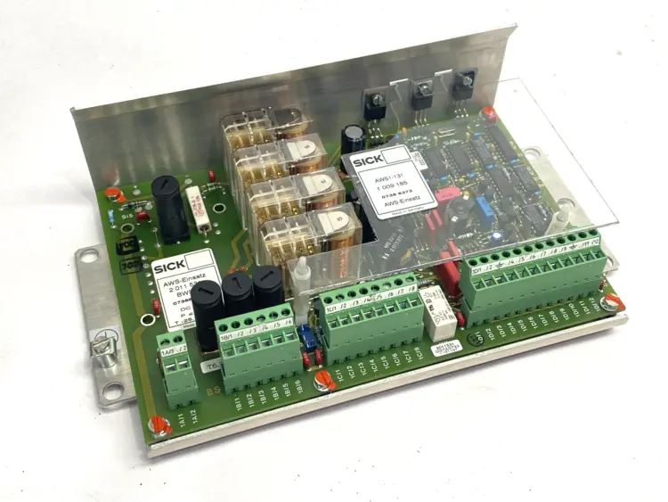 Used SICK LIGHT CURTAIN RELAY MODULE 1009185 Light Curtains & Grids | Maverick Industrial Sales #1106315