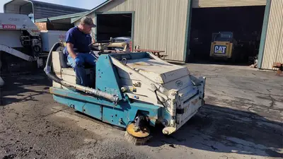 USED 1998 TENNANT 255 II
