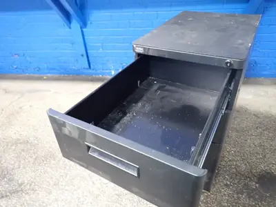 Global Industrial 3 Drawers  Cabinet