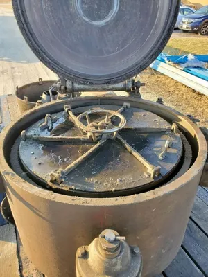 Tolhurst 40" Center-Slung chip wringer.