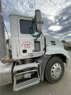USED 2011 MACK PINNACLE CXU612